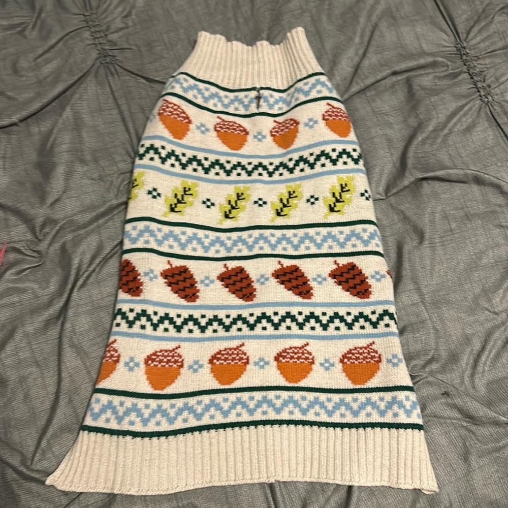 Dog Fall leaves sweater GUC SZ LARGE FITS LIKE A MEDIUM